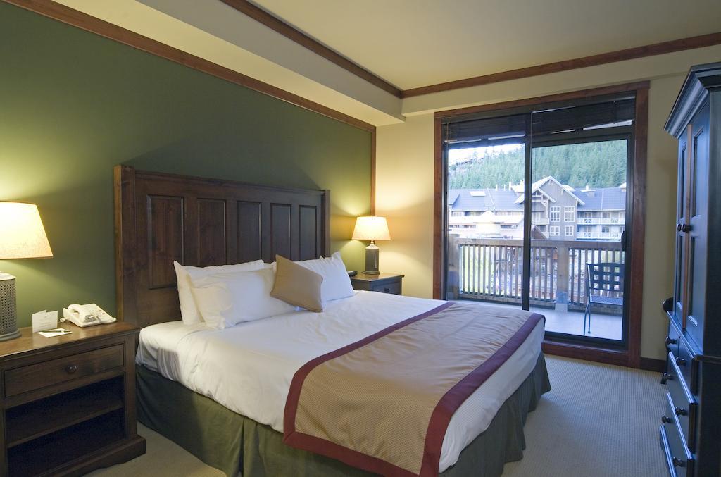 Lodging Ovations Hotel Уислър Стая снимка
