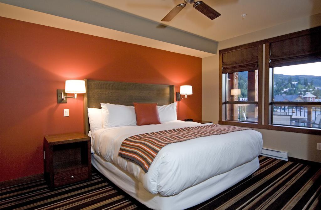 Lodging Ovations Hotel Уислър Стая снимка
