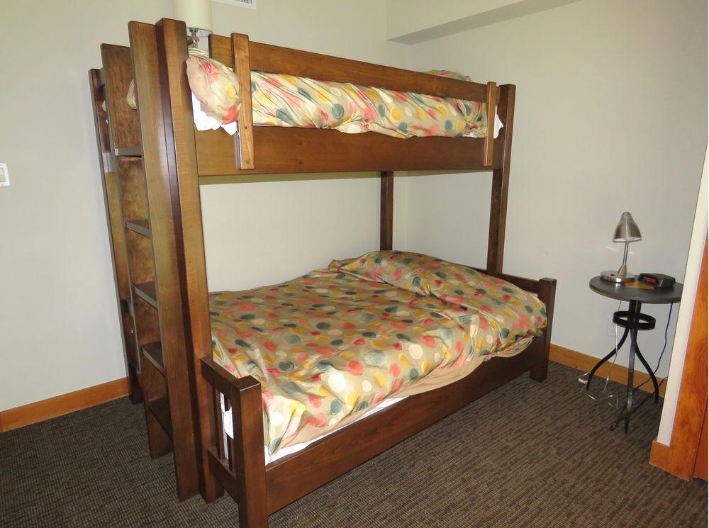 Lodging Ovations Hotel Уислър Екстериор снимка