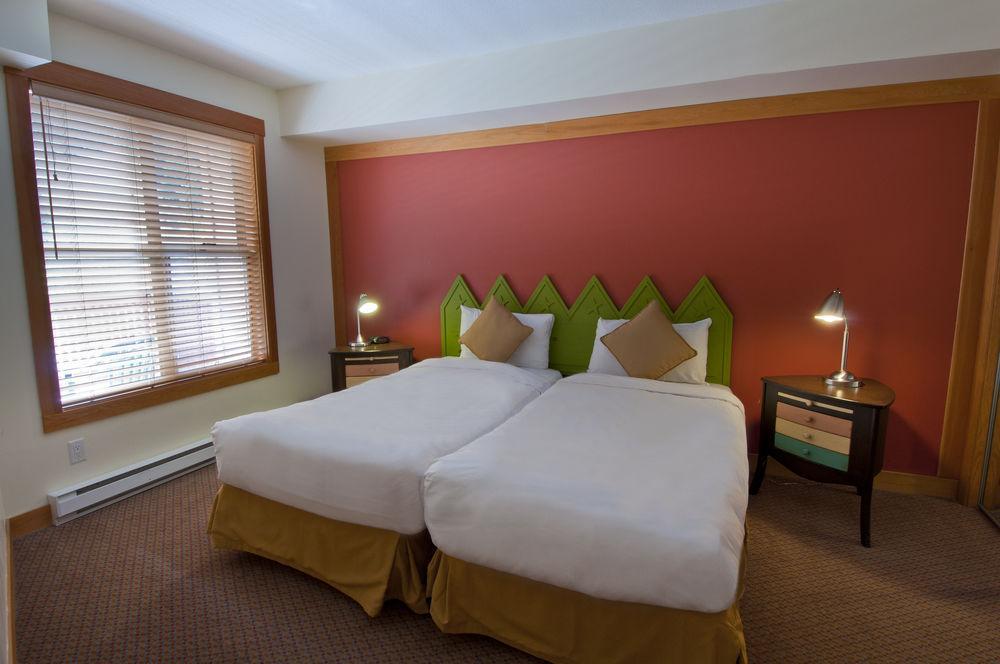 Lodging Ovations Hotel Уислър Екстериор снимка